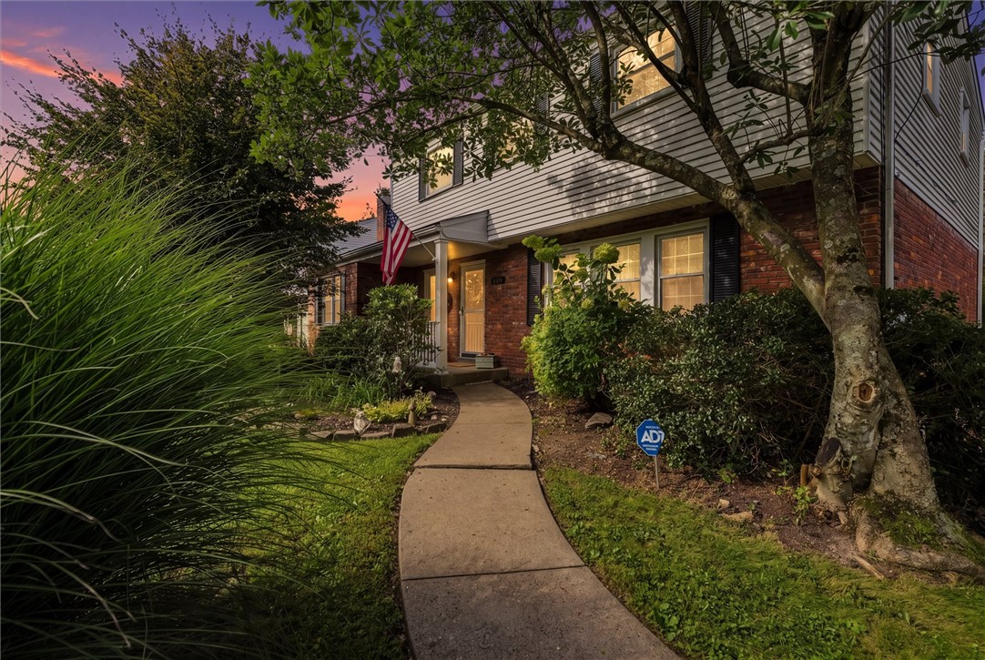 142 Kelvington Dr — photo 1