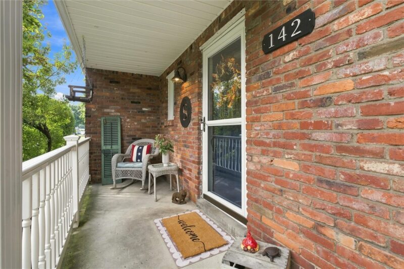 142 Kelvington Dr — photo 3