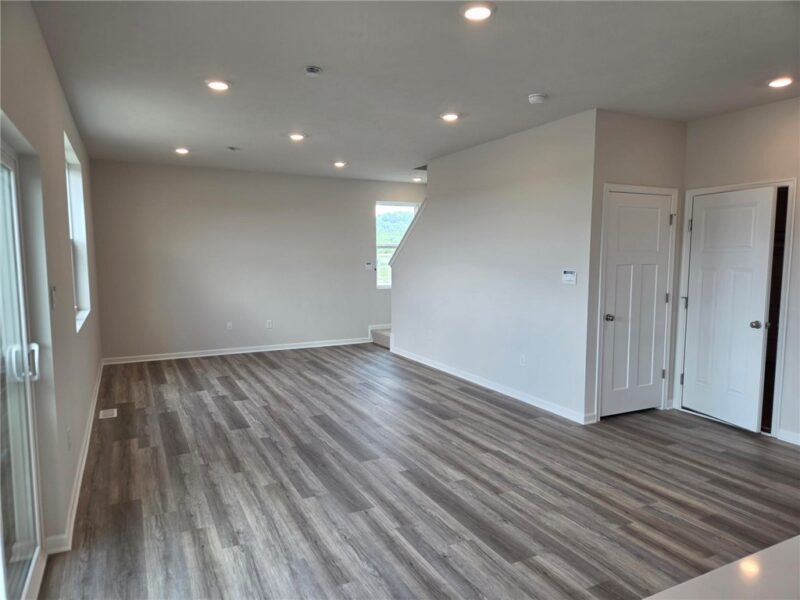 106 Laurel Hills Drive — photo 3