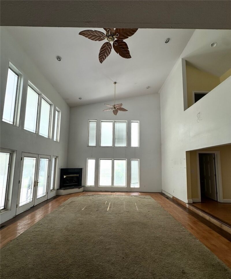456 Crescent Boulevard Ext — photo 2