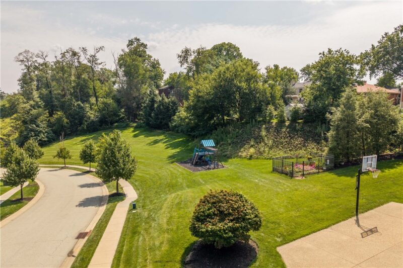 699 Country Club Drive — photo 3