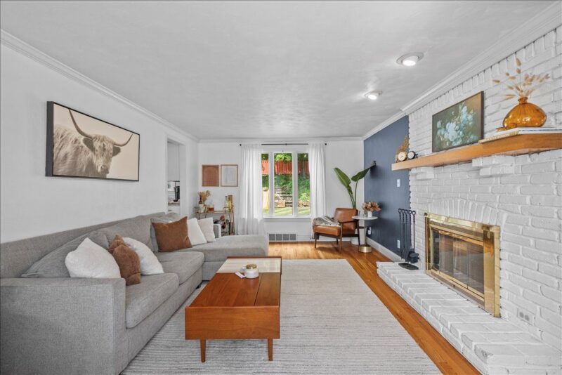 415 JAYSON AVENUE — photo 5