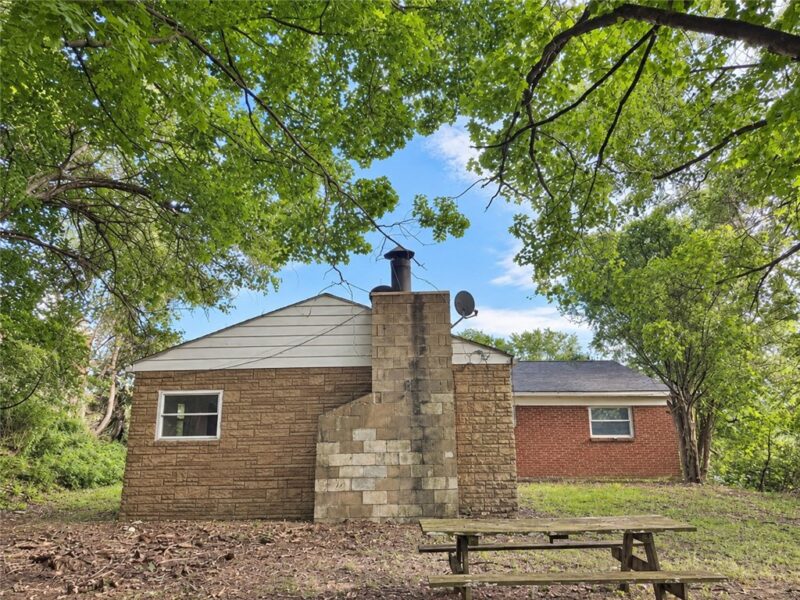 410 Cowan Dr — photo 4