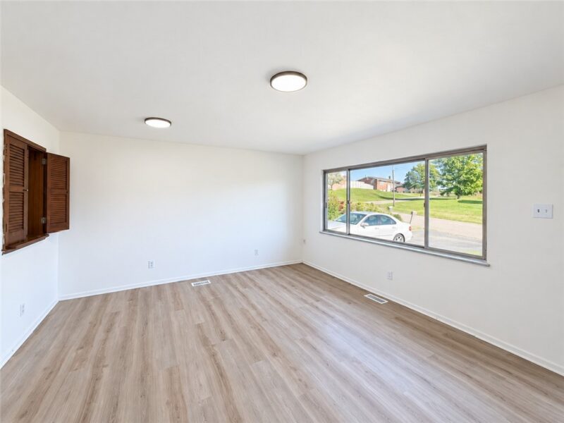 410 Cowan Dr — photo 5