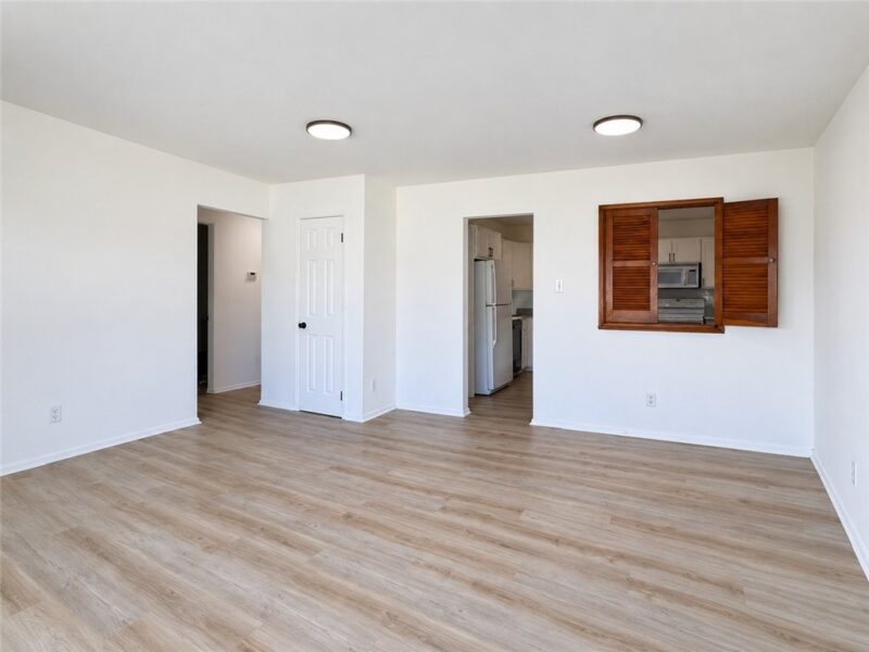 410 Cowan Dr — photo 8