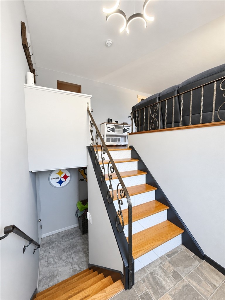 270 Castle Dr — photo 2