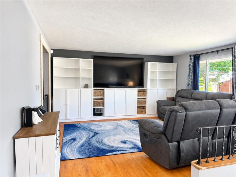 270 Castle Dr — photo 3
