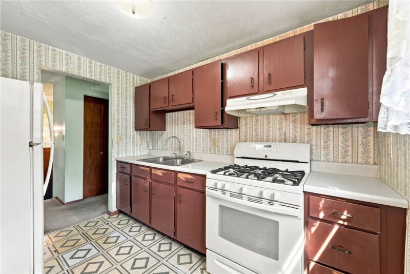 143 Eleanor Drive — photo 3