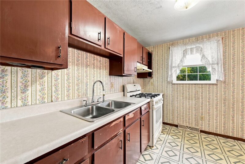 143 Eleanor Drive — photo 4