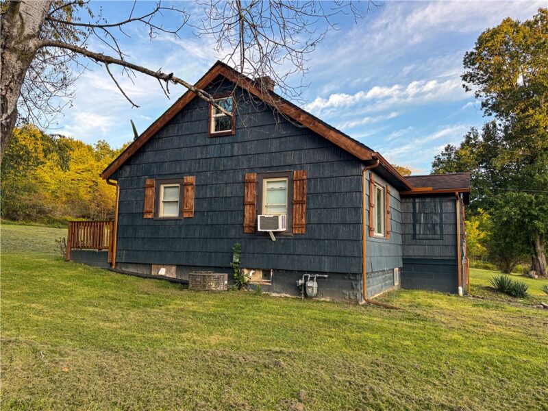 1585 Maple Dr — photo 3