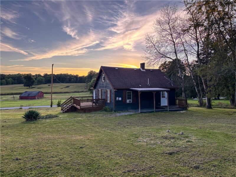 1585 Maple Dr — photo 4