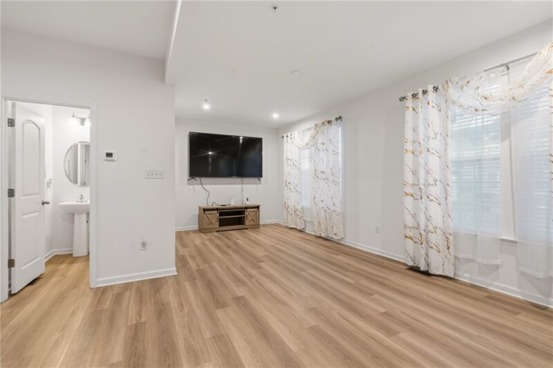 111 Sweetwater Drive — photo 4