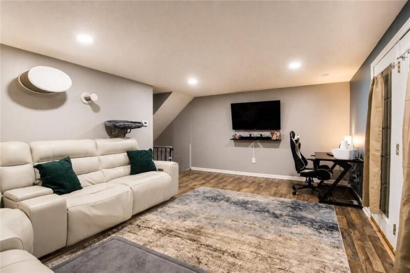323 Joan Of Arc Ct — photo 4