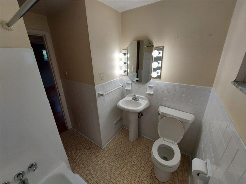 1851 Crafton Blvd — photo 6