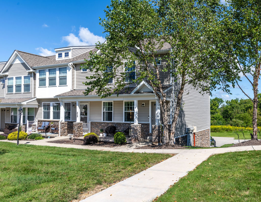 211 Spring Blossom CIRCLE — photo 1