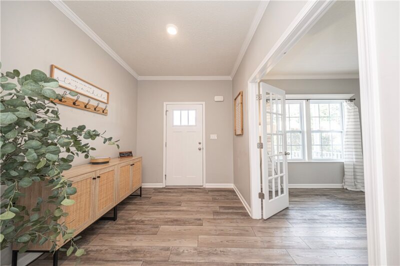 503 Royal Ct. — photo 3