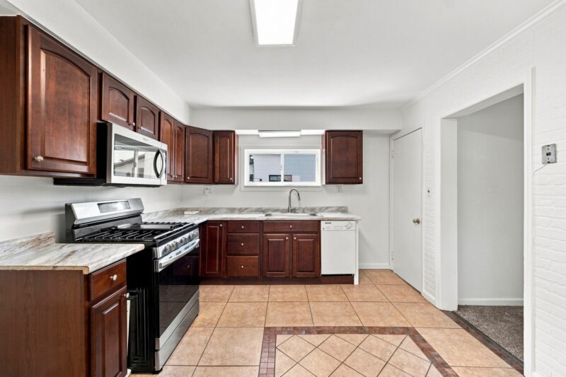 2869 Hemlock STREET — photo 5