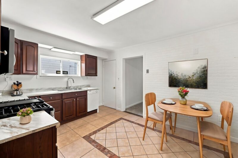 2869 Hemlock STREET — photo 6