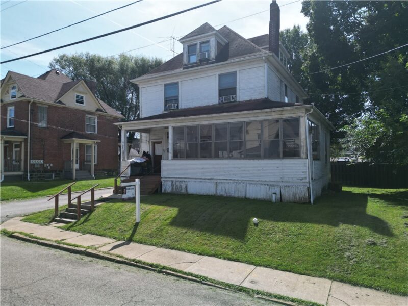 213 E Brady St — photo 7
