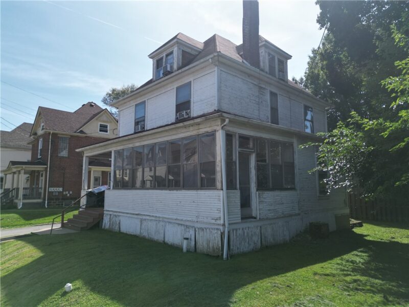 213 E Brady St — photo 8