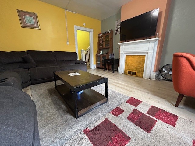 1344 Laketon Rd. — photo 4