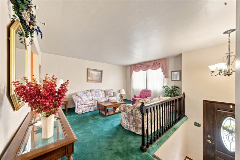 338 Evergreen Dr — photo 2