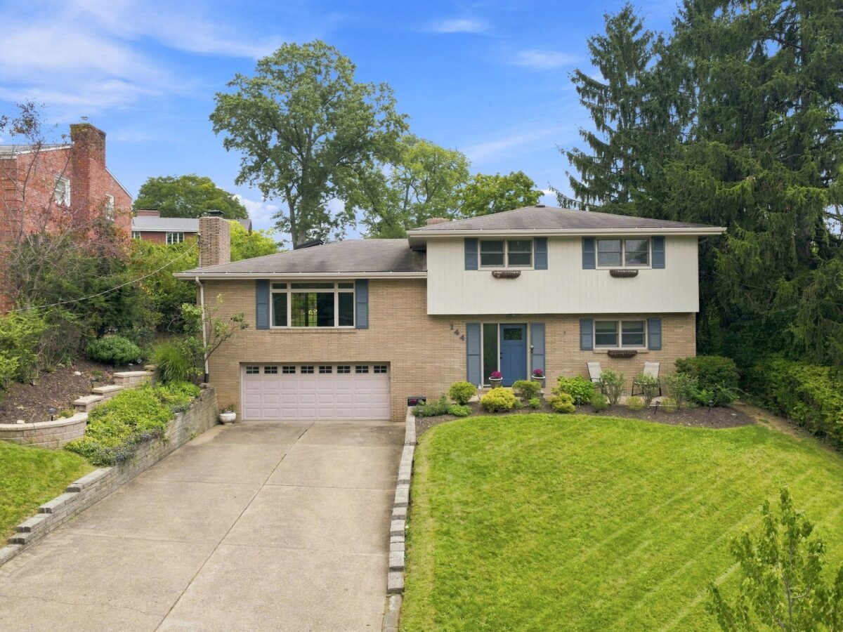 144 Sunridge DRIVE — photo 1