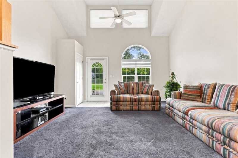 540 Newport Dr — photo 4