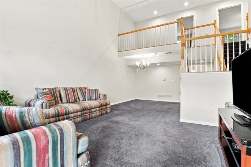 540 Newport Dr — photo 6