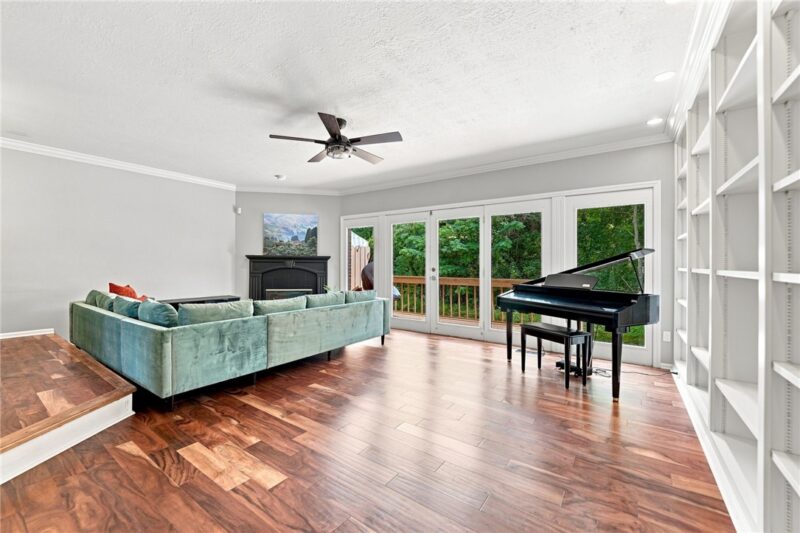1606 Stone Mansion Dr — photo 4