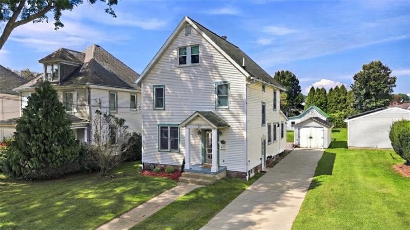 327 E Spring — photo 2