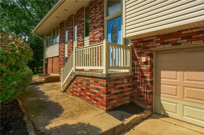 303 Vandivort Drive — photo 2