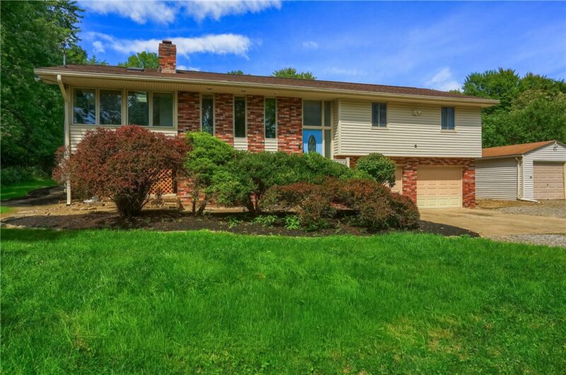303 Vandivort Drive — photo 3