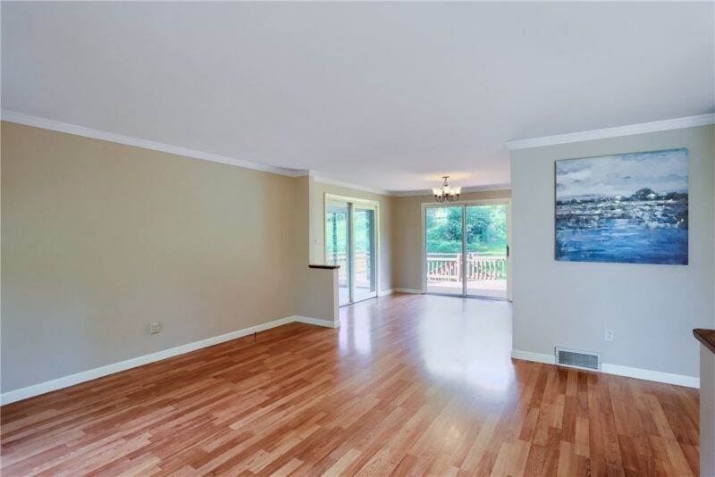 303 Vandivort Drive — photo 6
