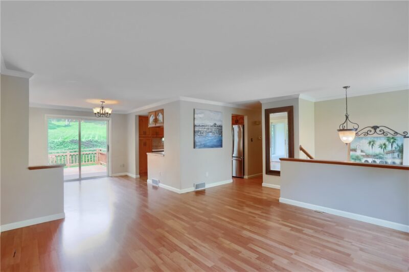 303 Vandivort Drive — photo 7