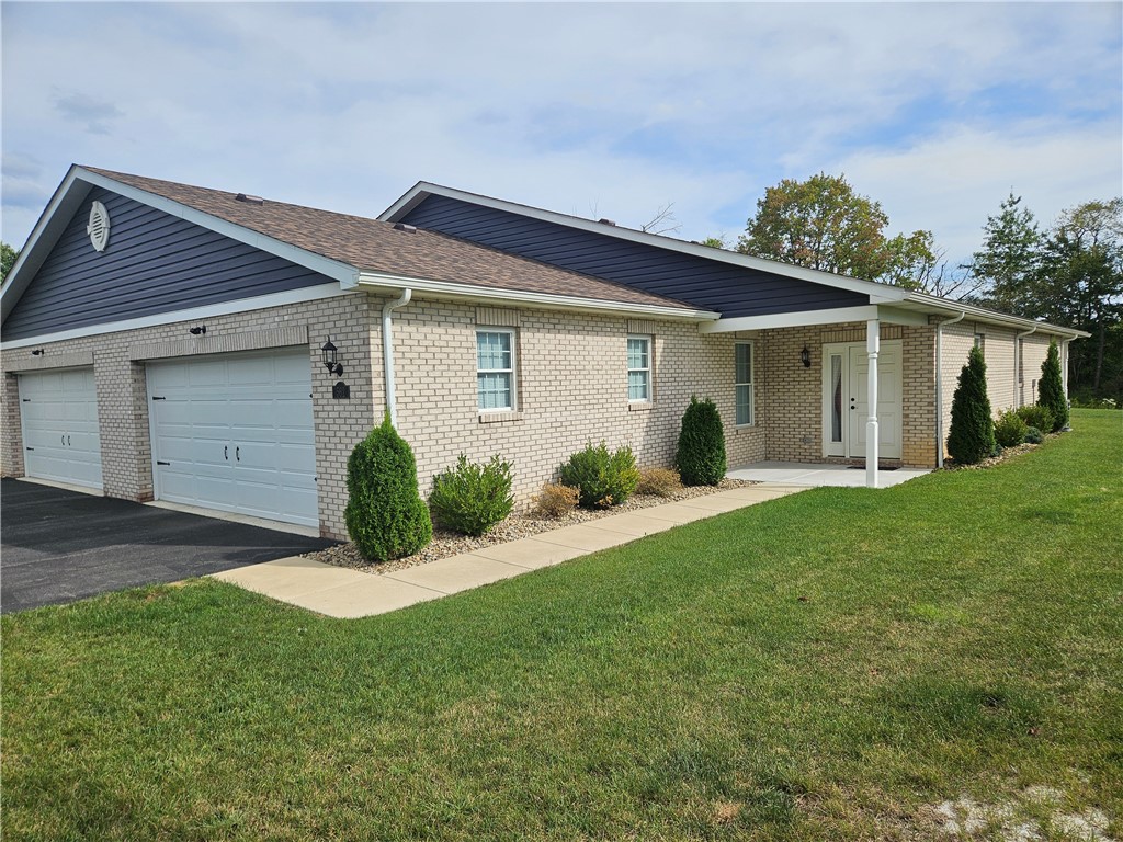 562 Woodhawk Ln — photo 1