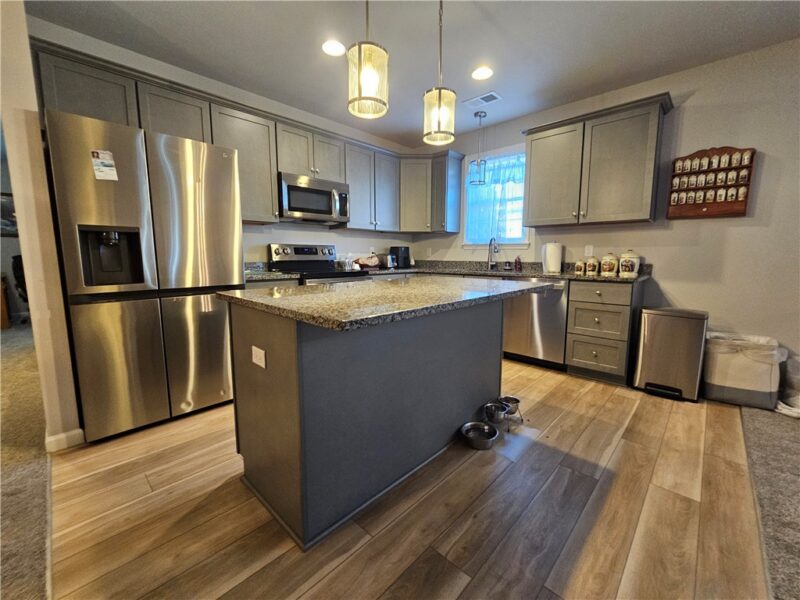 562 Woodhawk Ln — photo 3