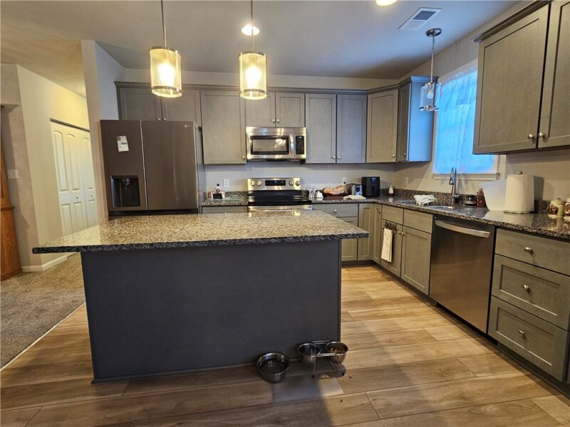 562 Woodhawk Ln — photo 4