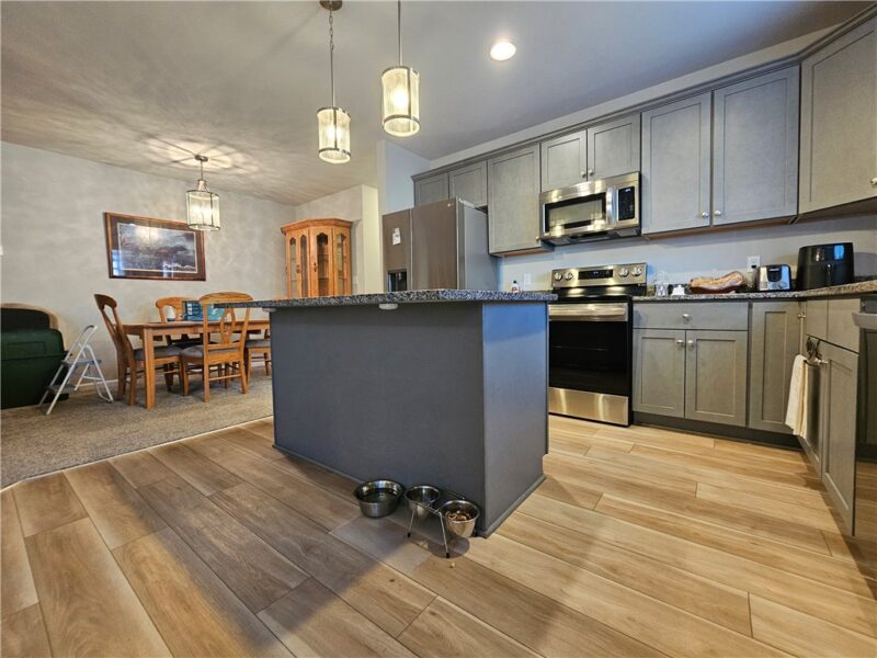 562 Woodhawk Ln — photo 5