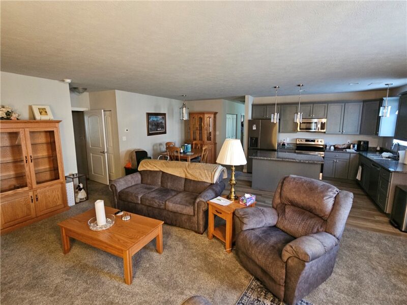 562 Woodhawk Ln — photo 8