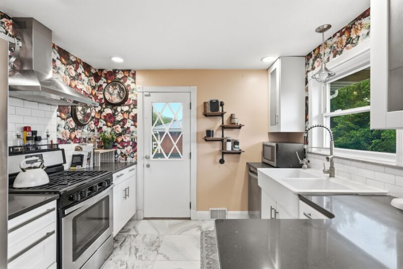 409 Aleta Street — photo 6