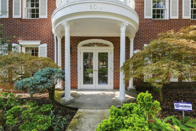 109 Briar Meadows Dr — photo 2