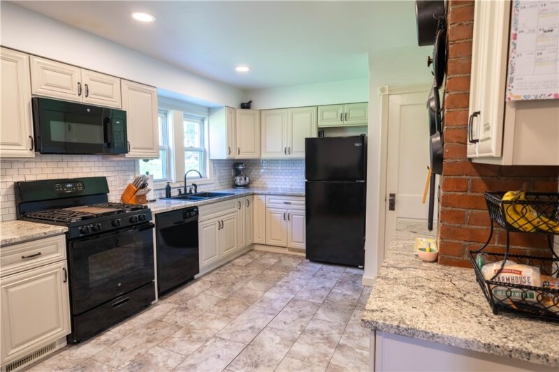 118 Clinton Ave — photo 8