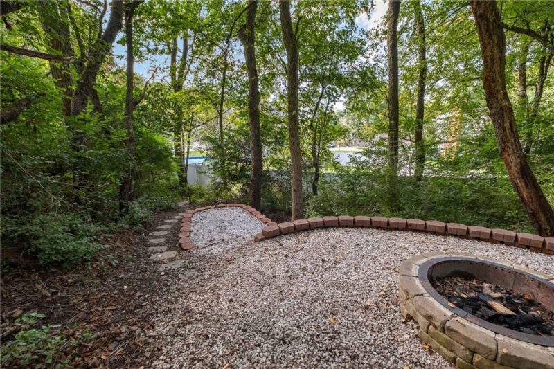 224 Lakeside Dr — photo 3