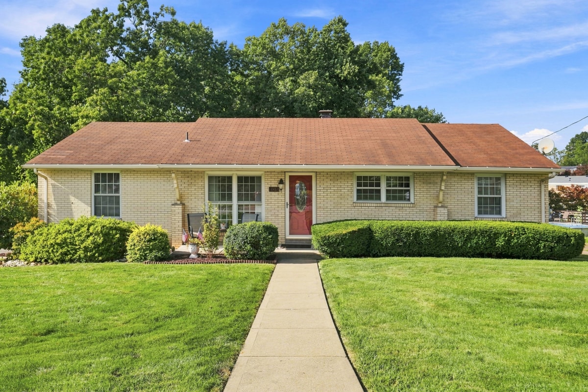 105 Louis COURT — photo 1