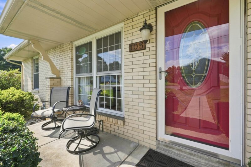 105 Louis COURT — photo 2