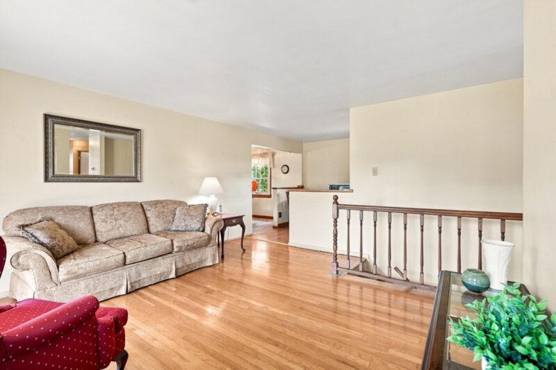 105 Louis COURT — photo 4
