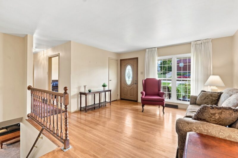 105 Louis COURT — photo 5
