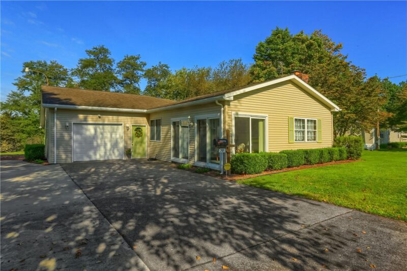 207 Charlemont Ave — photo 4