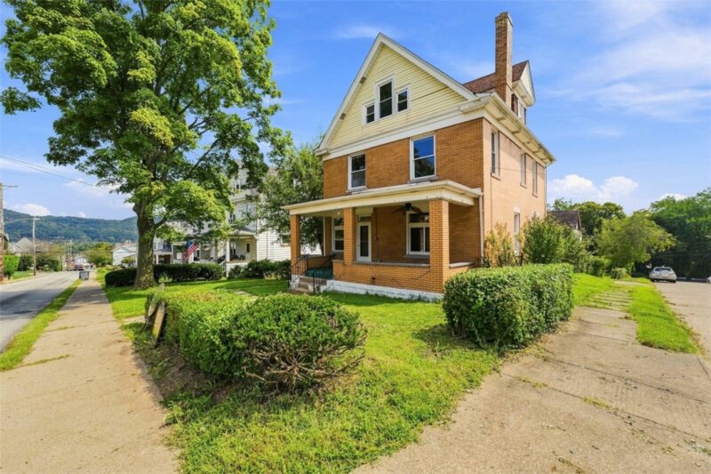 721 Maple St — photo 2